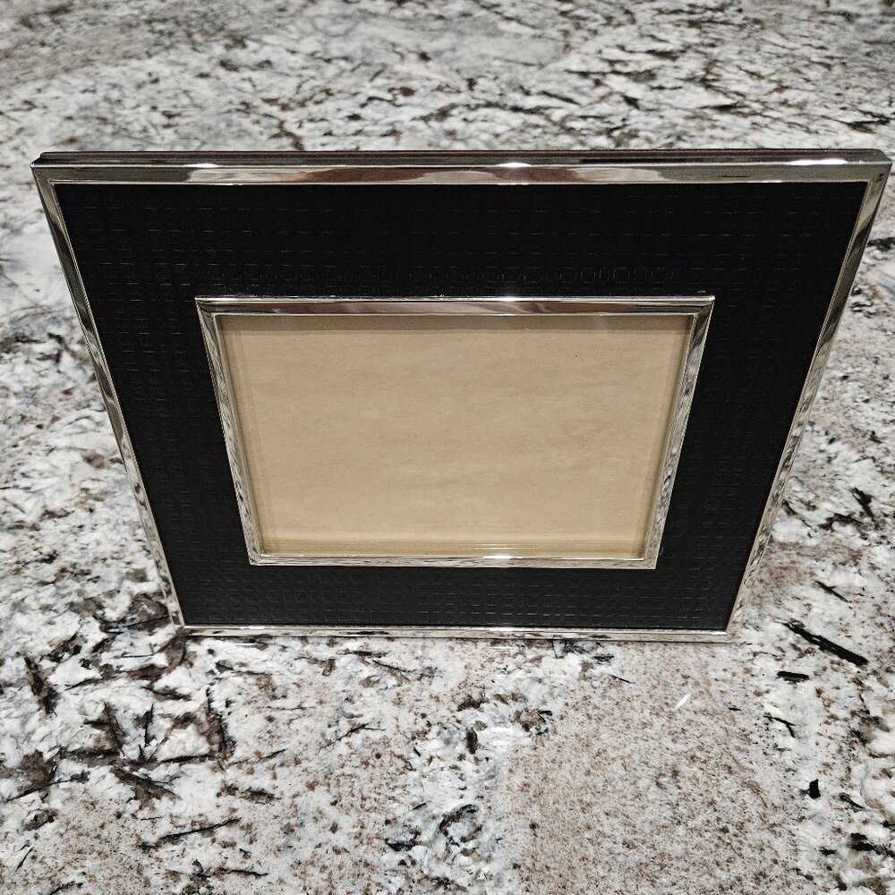 BRAND NEW AND RARE BURBERRY BLACK LEATHER AND POLISHED NICKEL 4 X 6" PHOTO FRAME